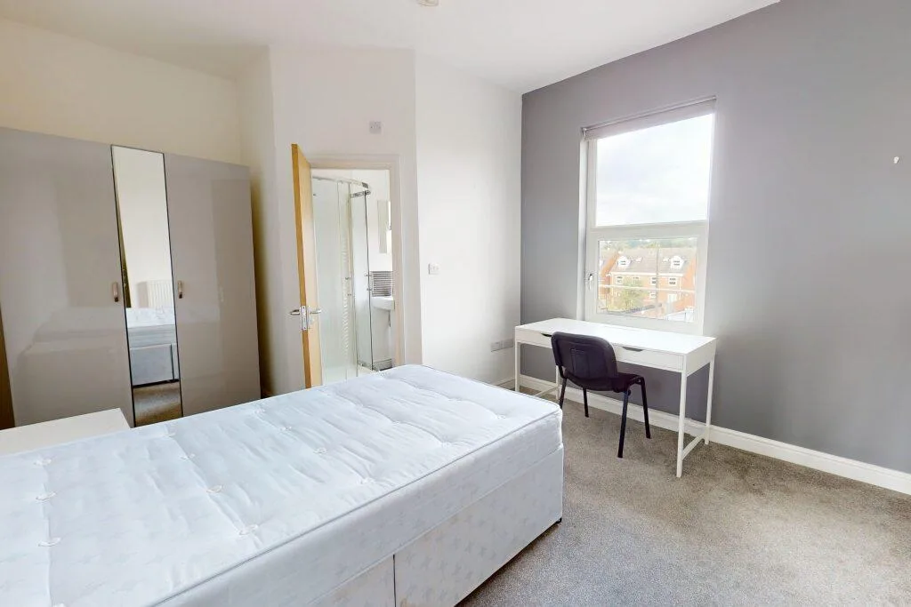 5 bedroom terraced house for rent