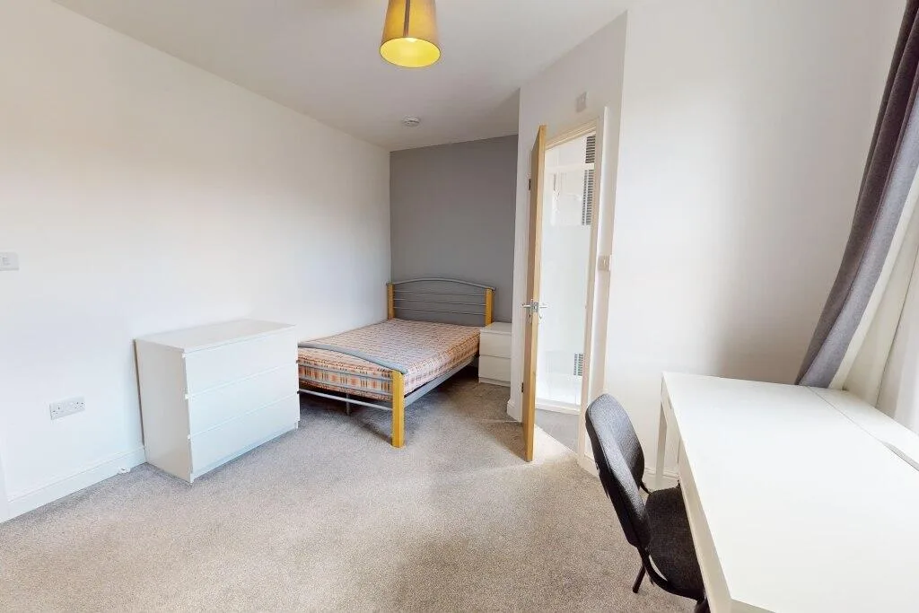 5 bedroom terraced house for rent