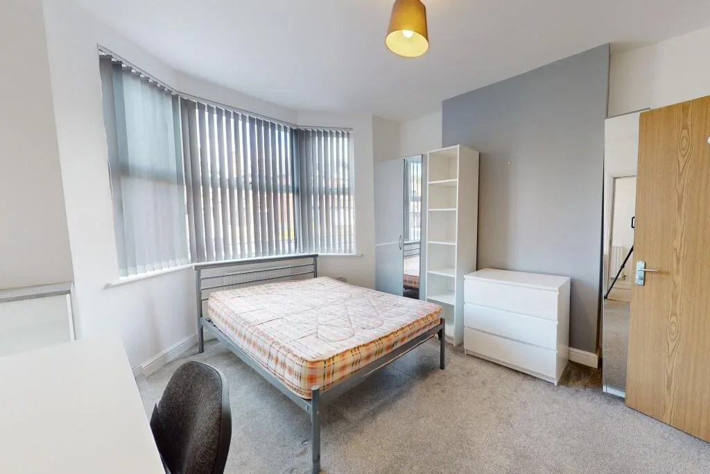 5 bedroom terraced house for rent