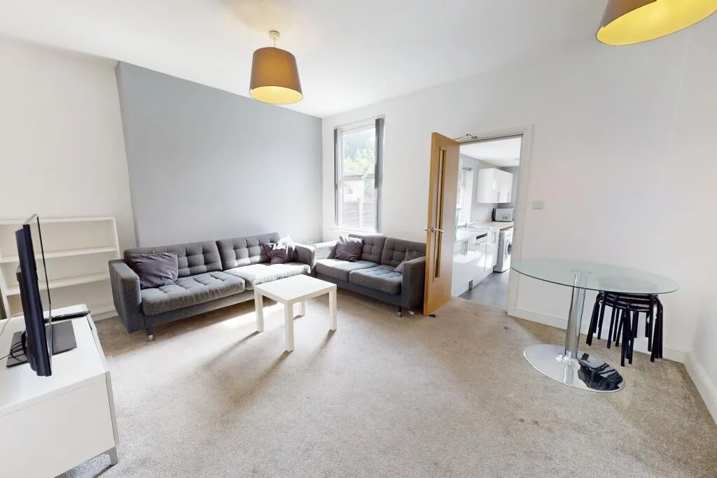 5 bedroom terraced house for rent