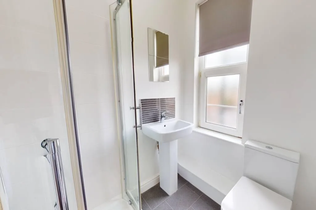 5 bedroom terraced house for rent
