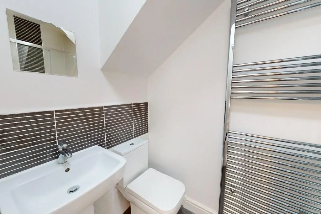 5 bedroom terraced house for rent
