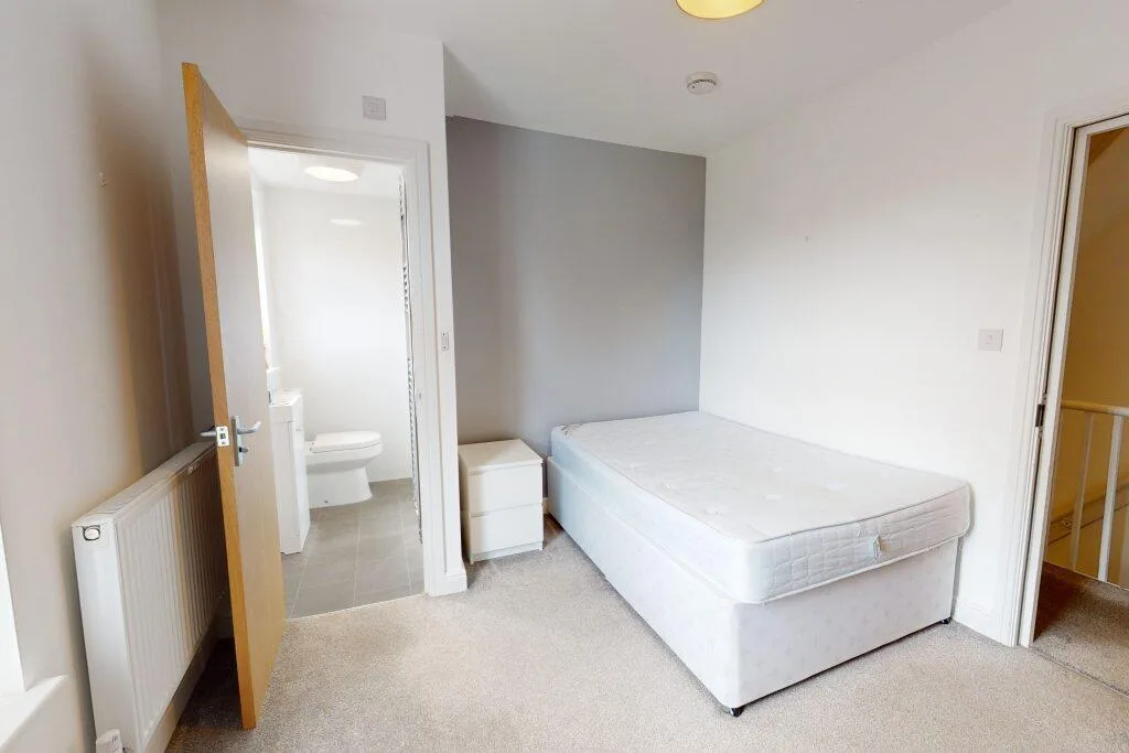 5 bedroom terraced house for rent