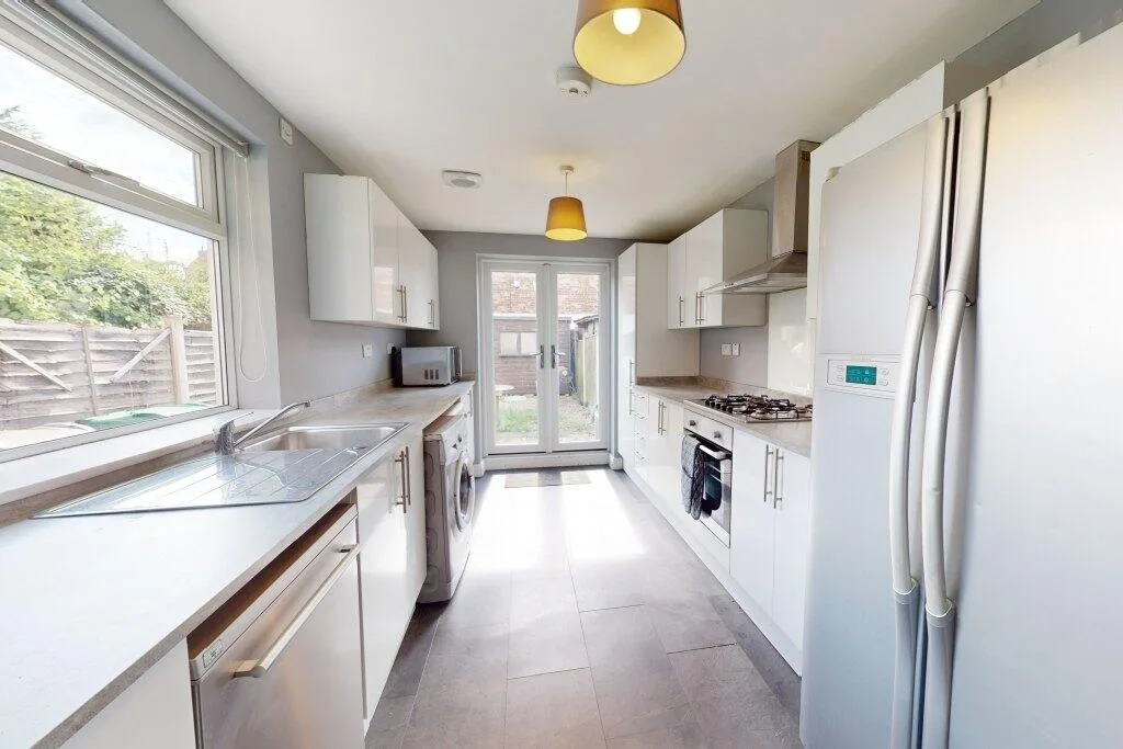 5 bedroom terraced house for rent