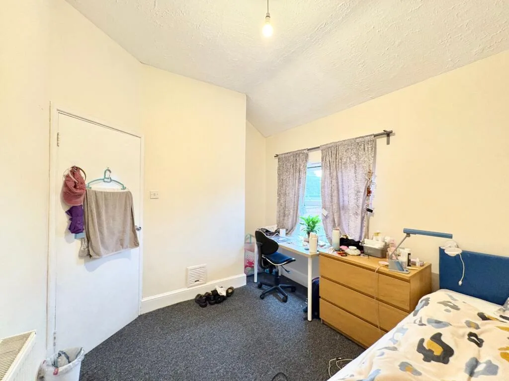4 bedroom end of terrace house for rent
