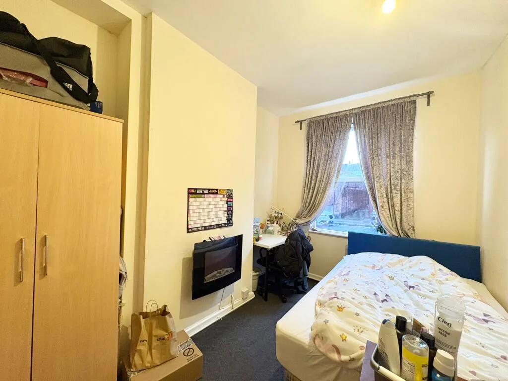 4 bedroom end of terrace house for rent