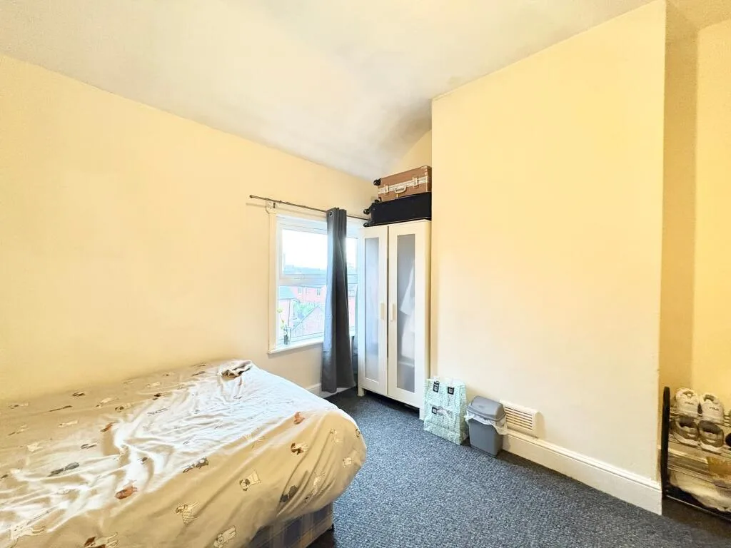 4 bedroom end of terrace house for rent
