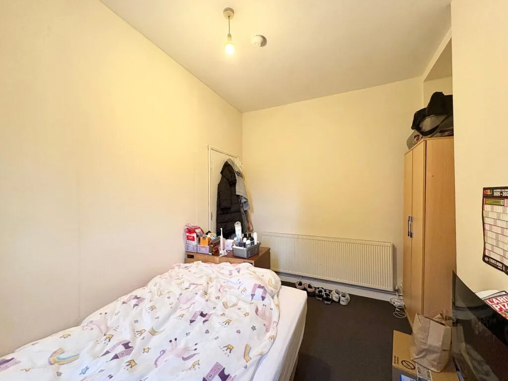 4 bedroom end of terrace house for rent