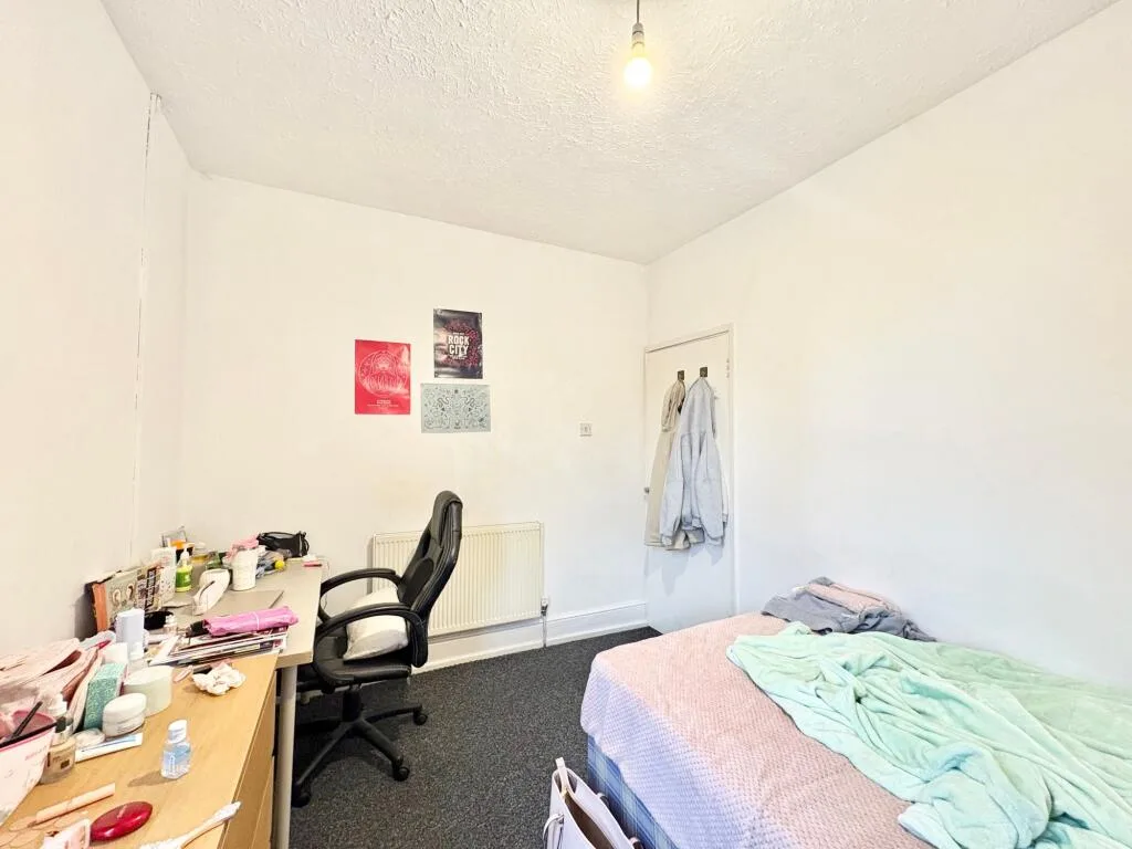 4 bedroom end of terrace house for rent