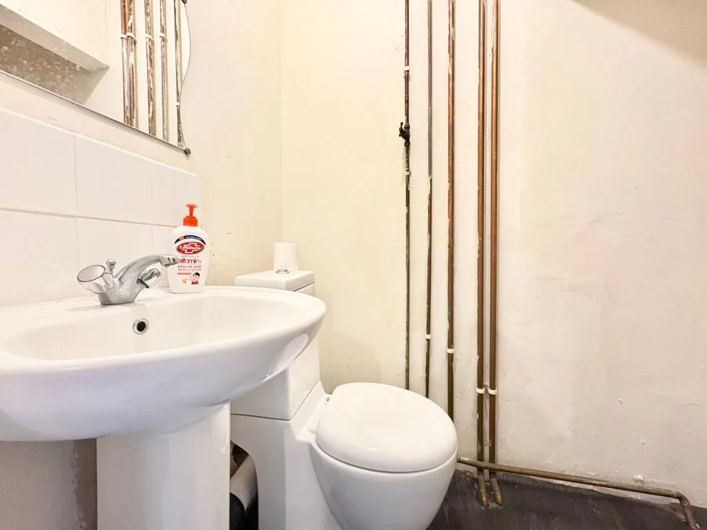 4 bedroom end of terrace house for rent