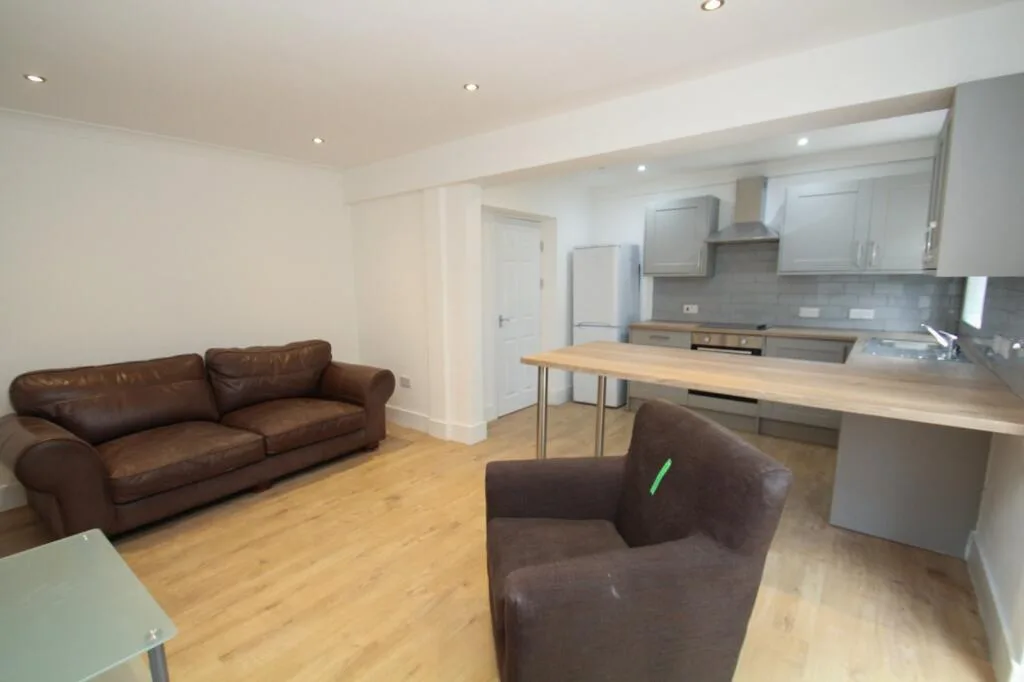 4 bedroom semi-detached house for rent