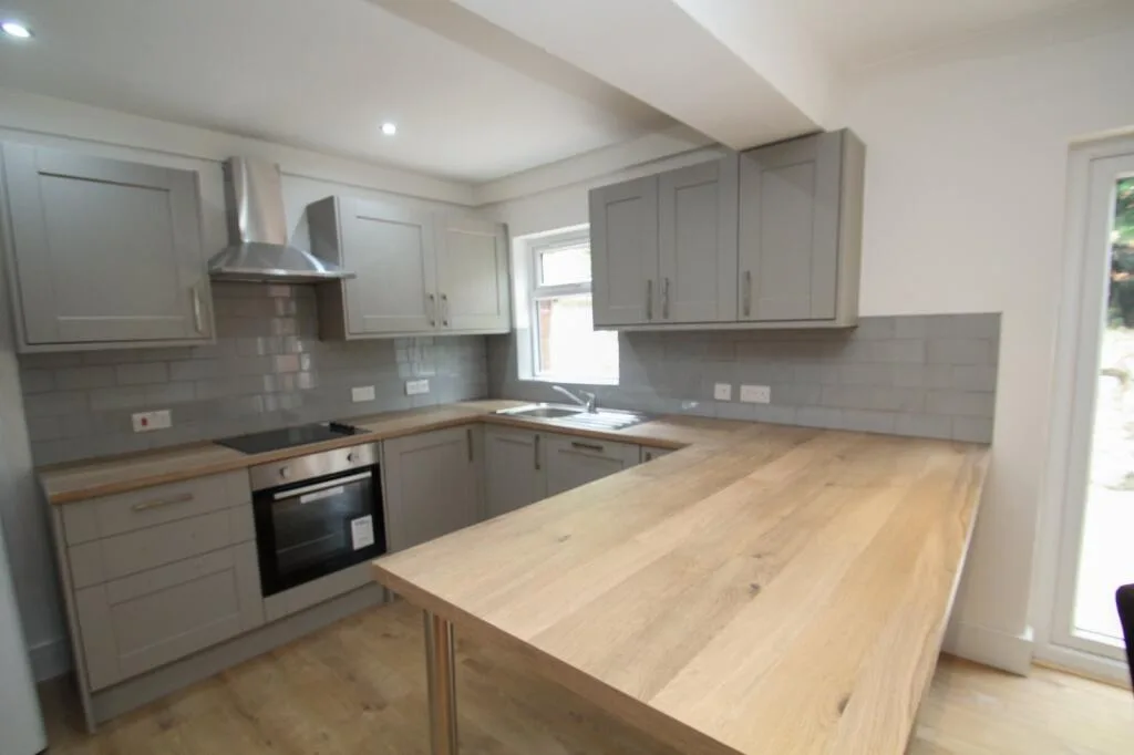 4 bedroom semi-detached house for rent