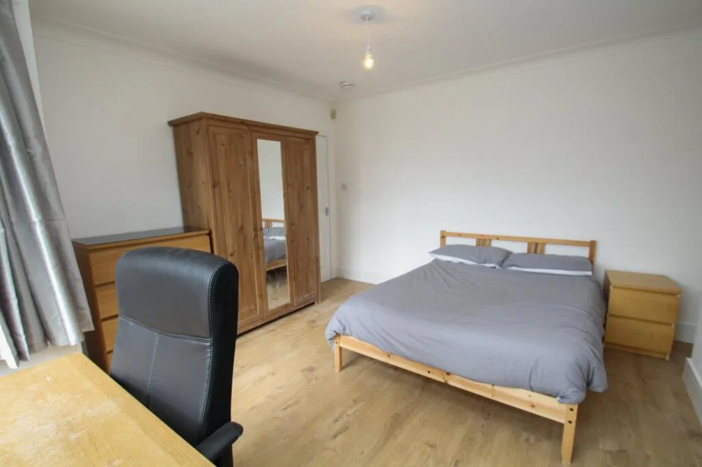 4 bedroom semi-detached house for rent