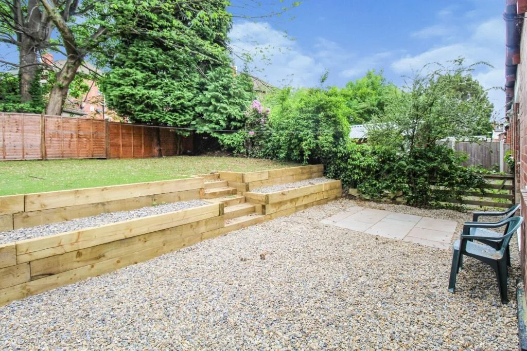 4 bedroom semi-detached house for rent
