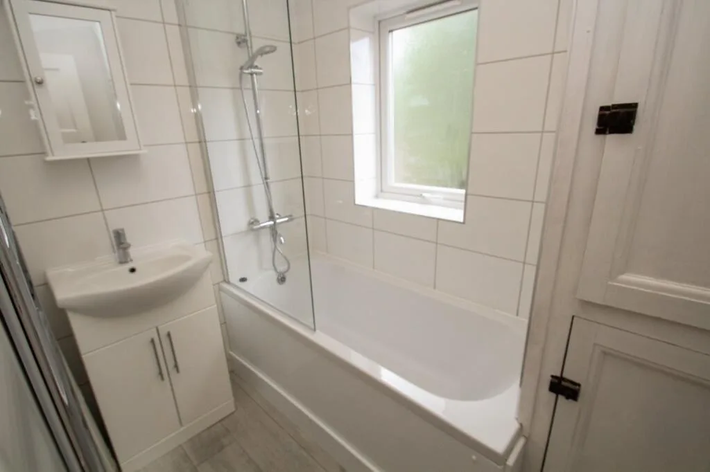 4 bedroom semi-detached house for rent