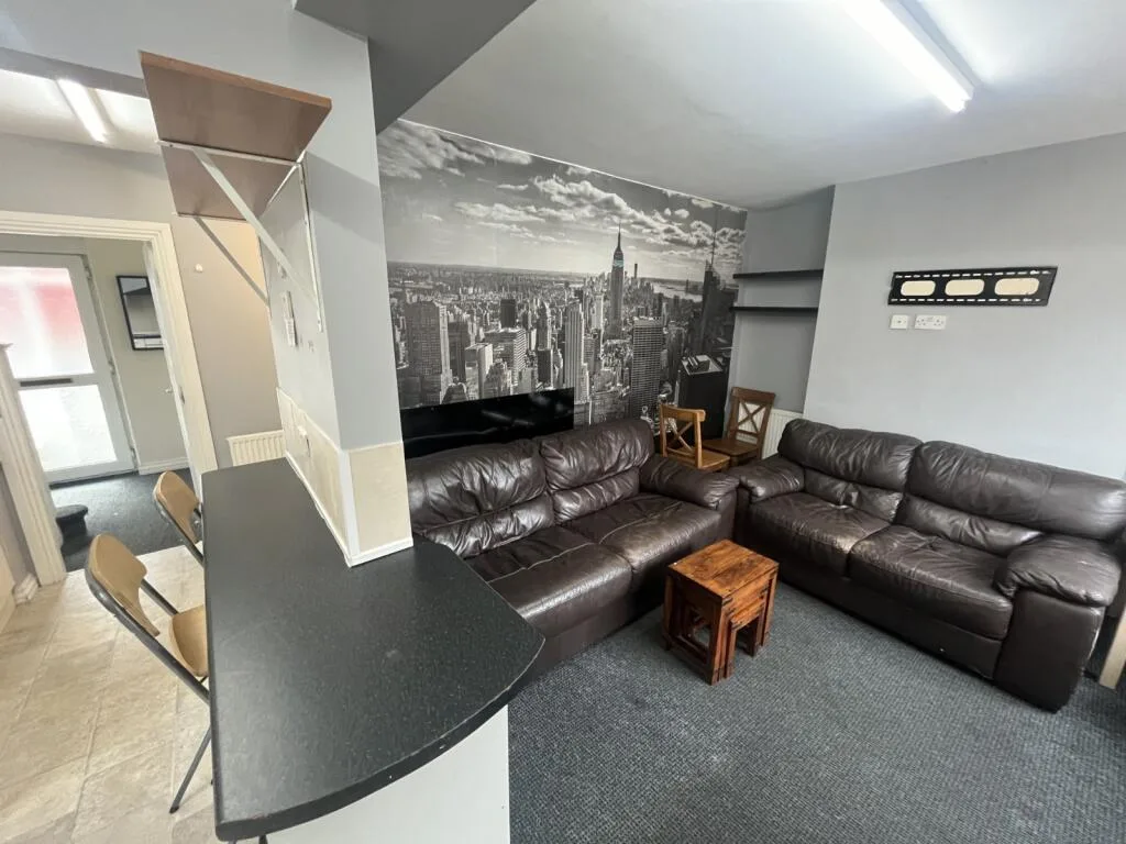 4 bedroom semi-detached house for rent