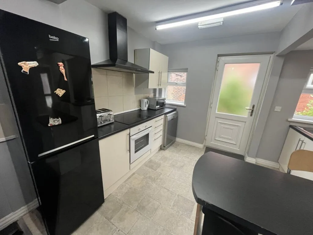4 bedroom semi-detached house for rent