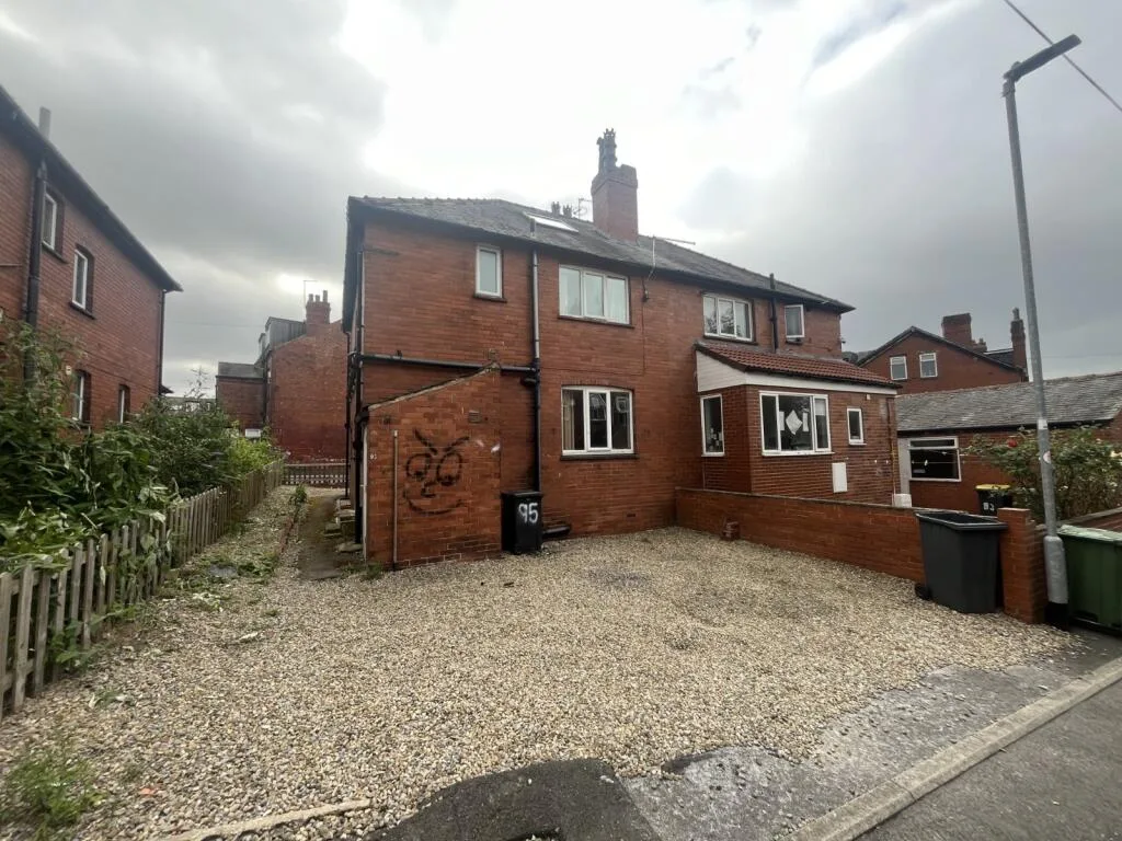 4 bedroom semi-detached house for rent