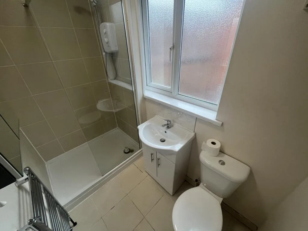 4 bedroom semi-detached house for rent