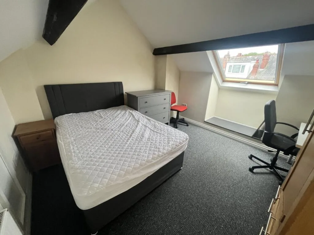 4 bedroom semi-detached house for rent