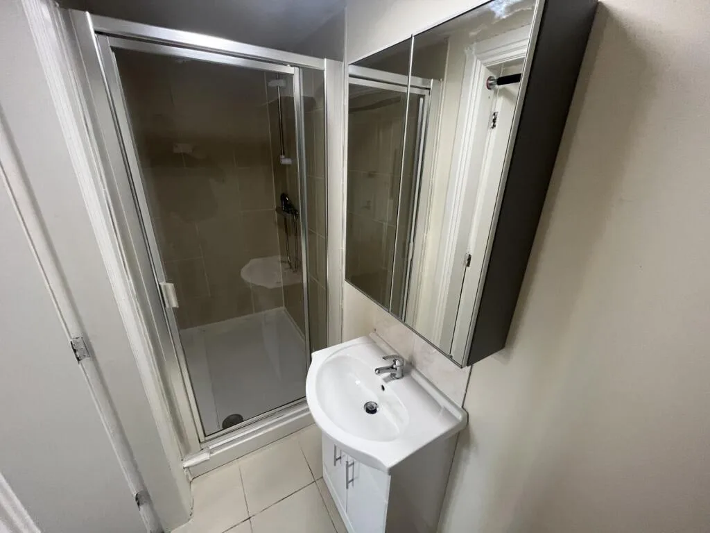4 bedroom semi-detached house for rent