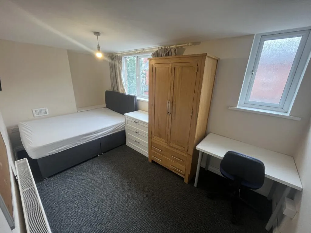 4 bedroom semi-detached house for rent