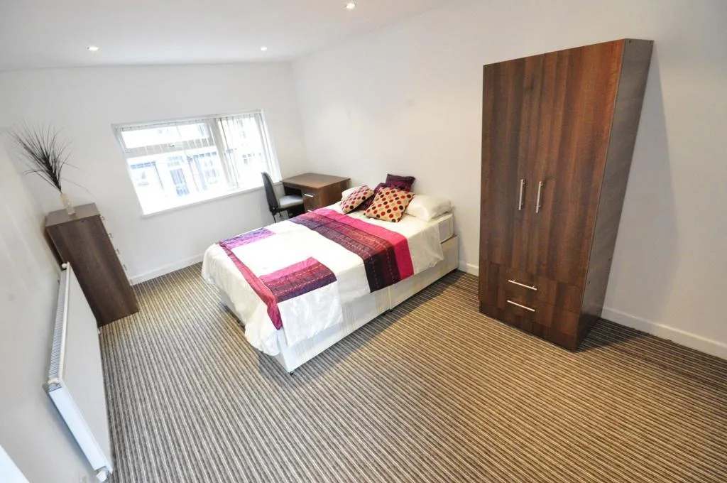 6 bedroom house for rent