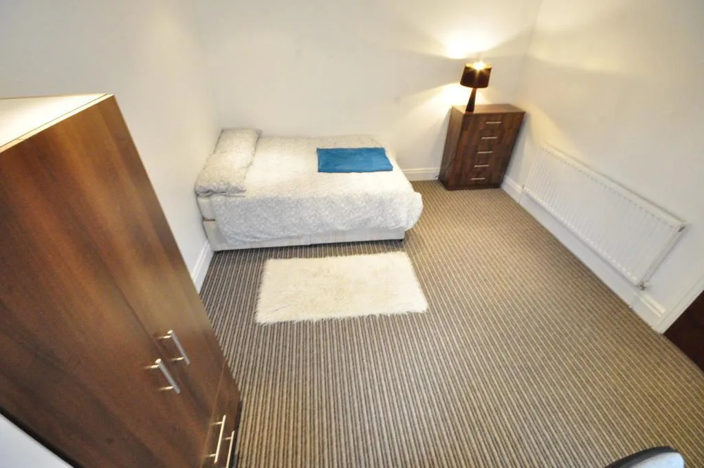 6 bedroom house for rent