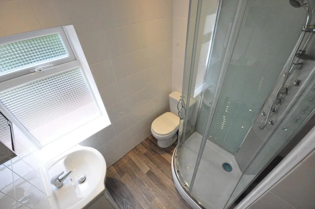 6 bedroom house for rent