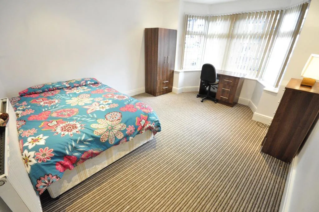 6 bedroom house for rent
