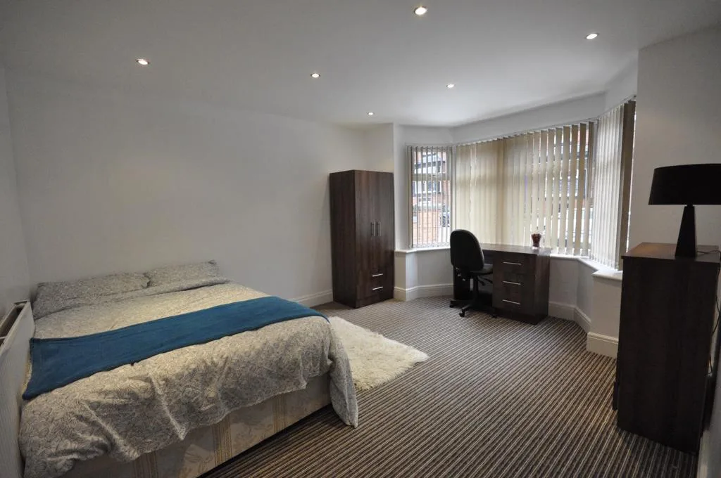 6 bedroom house for rent