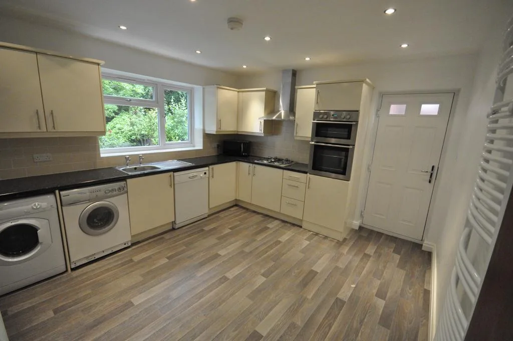6 bedroom house for rent
