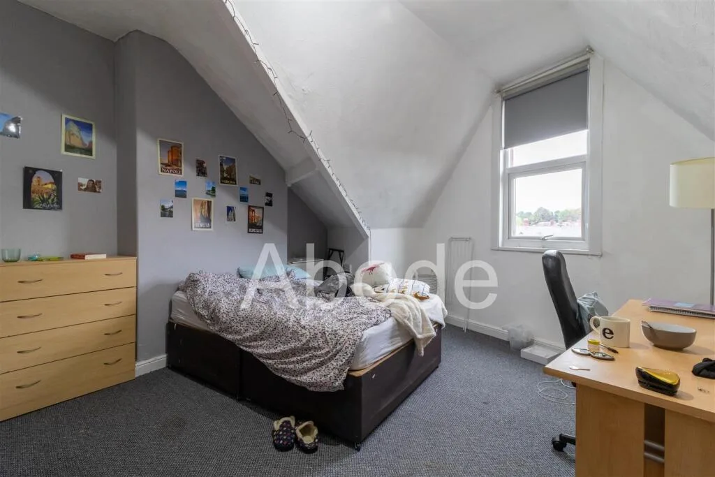 6 bedroom flat for rent