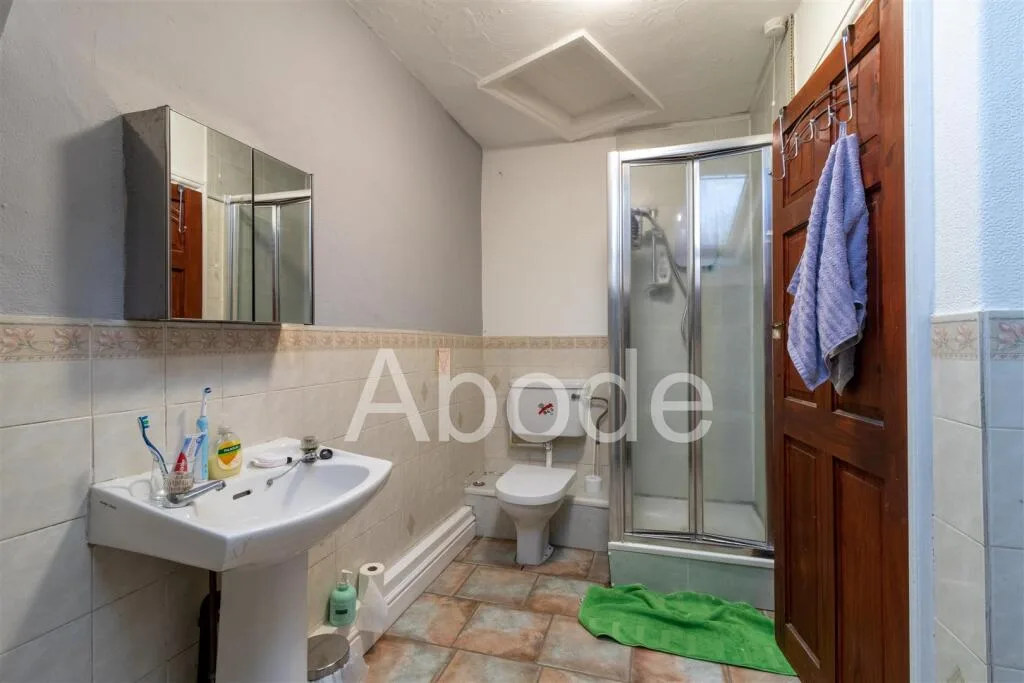 6 bedroom flat for rent