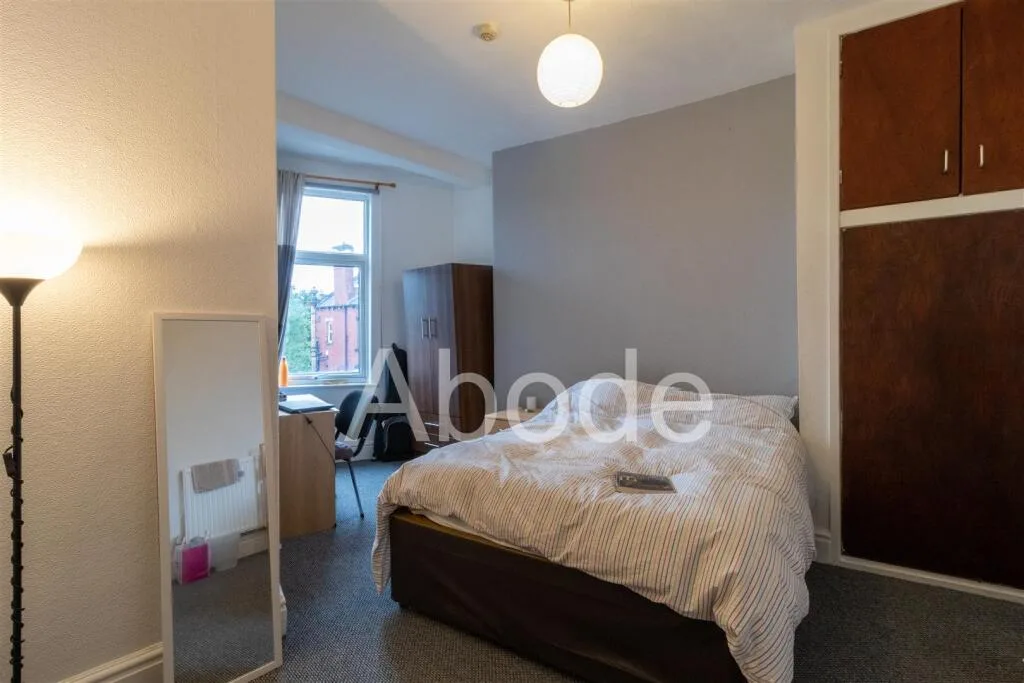 6 bedroom flat for rent
