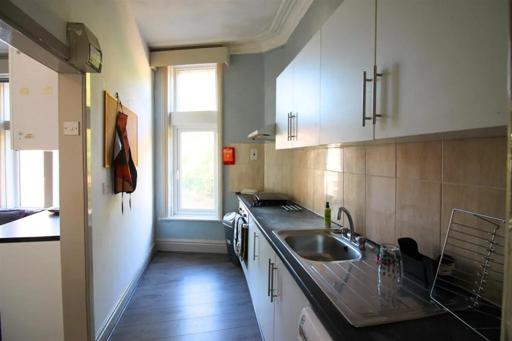 6 bedroom flat for rent