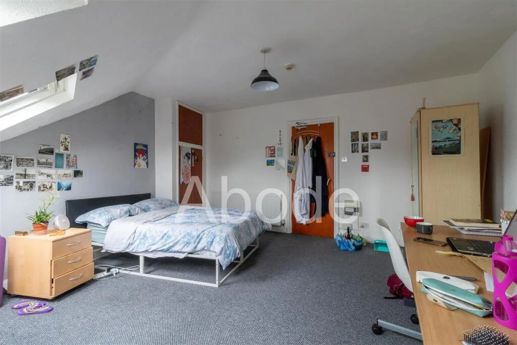 6 bedroom flat for rent