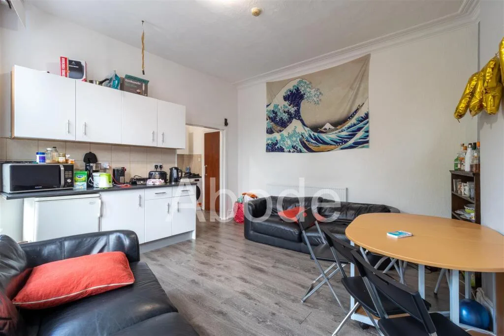 6 bedroom flat for rent