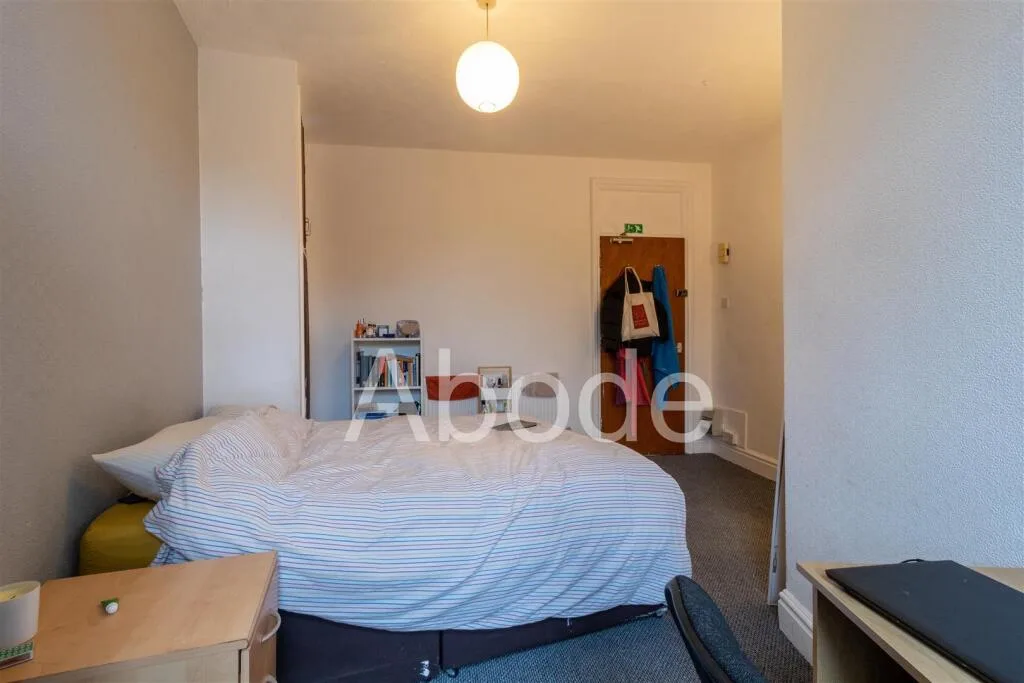 6 bedroom flat for rent