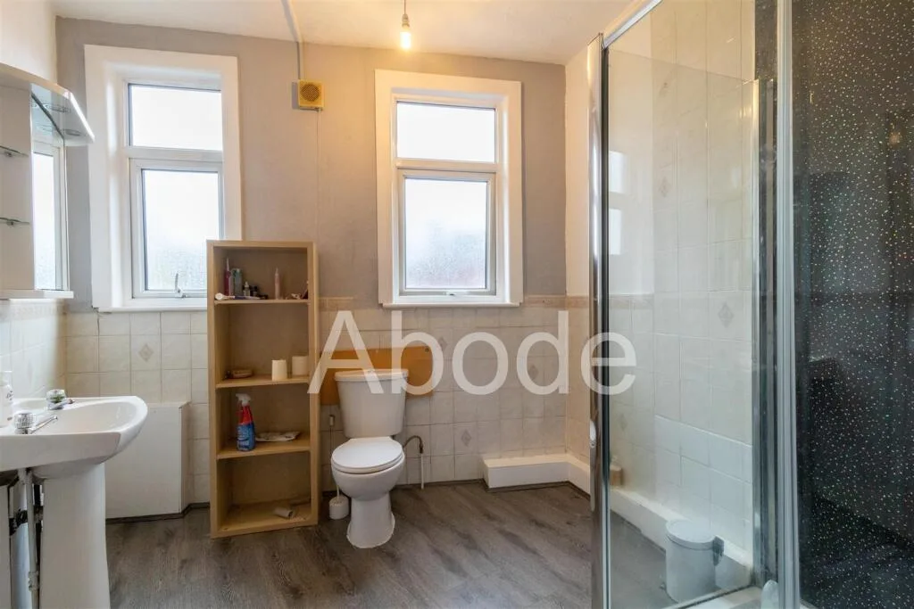 6 bedroom flat for rent