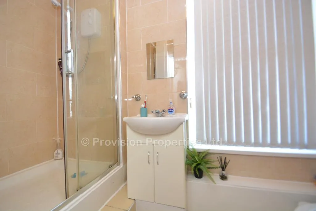 6 bedroom terraced house for rent