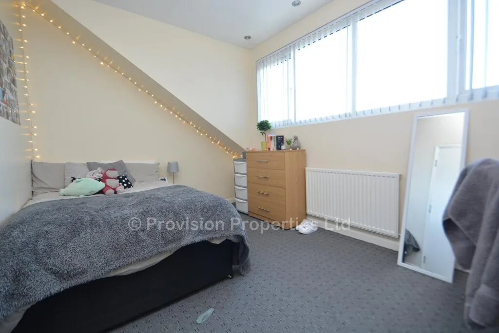 6 bedroom terraced house for rent