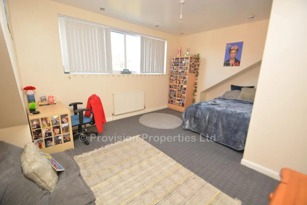 6 bedroom terraced house for rent