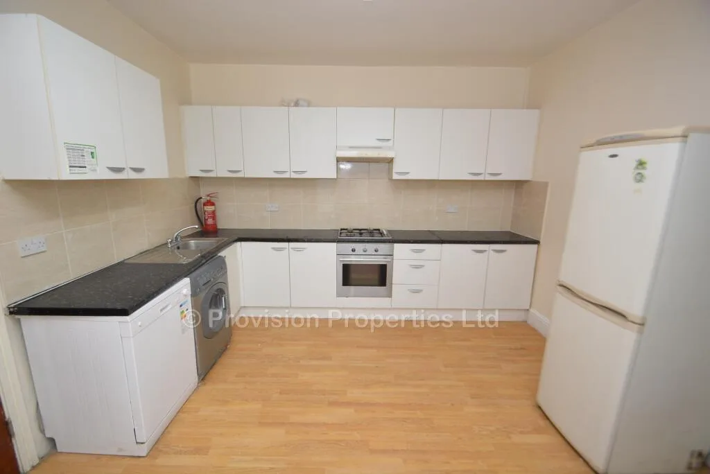 6 bedroom terraced house for rent