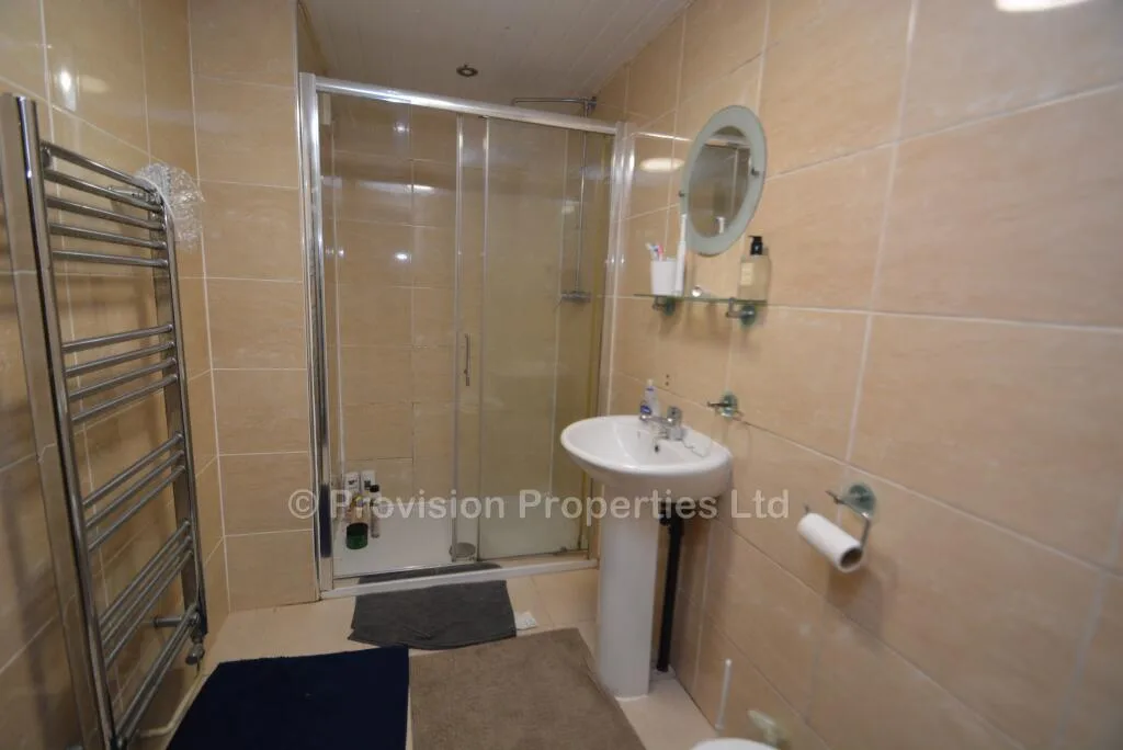 6 bedroom terraced house for rent