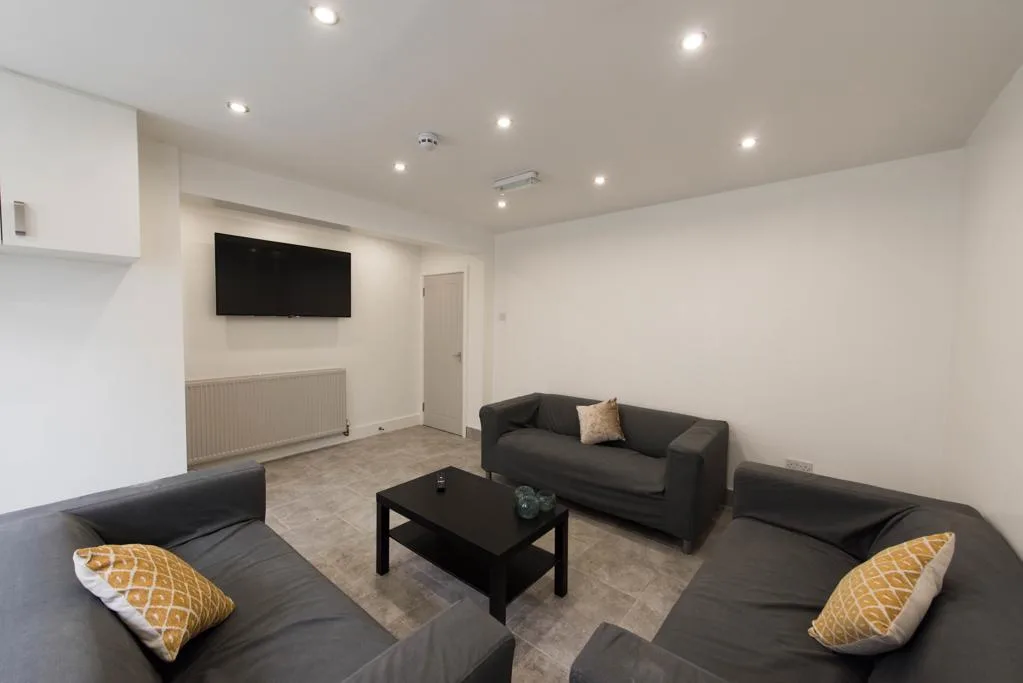 7 bedroom house for rent
