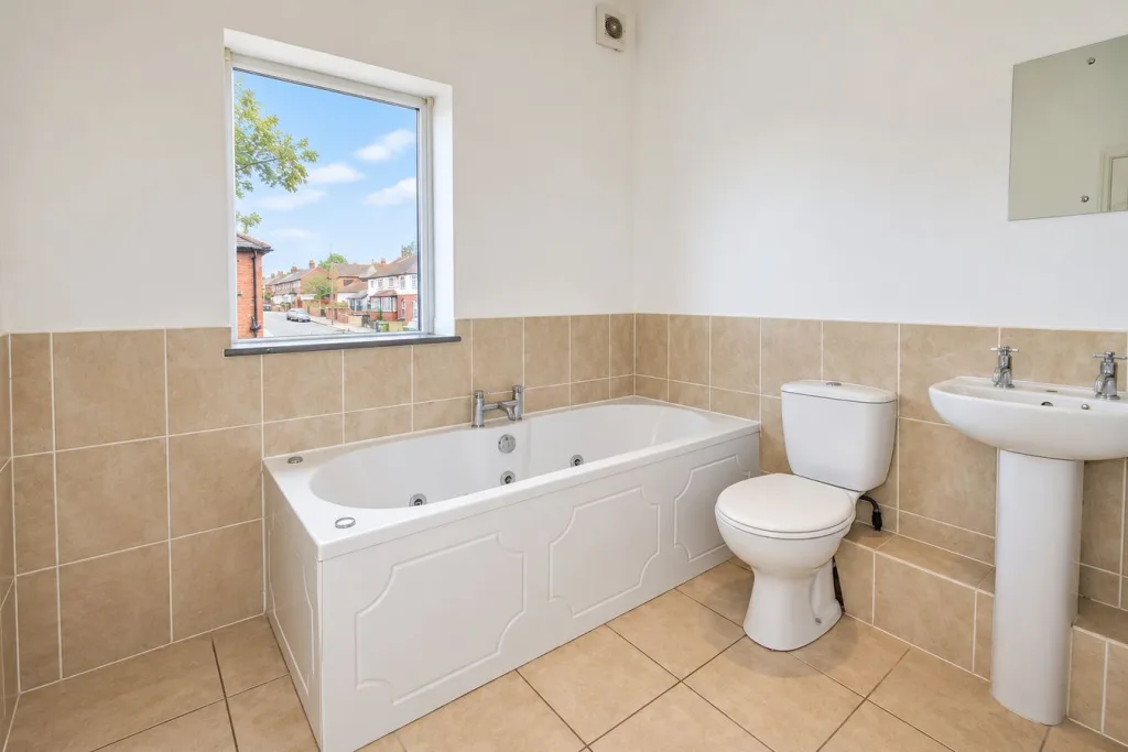 6 bedroom flat for rent