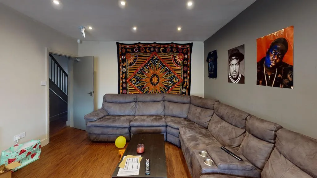 5 bedroom house for rent