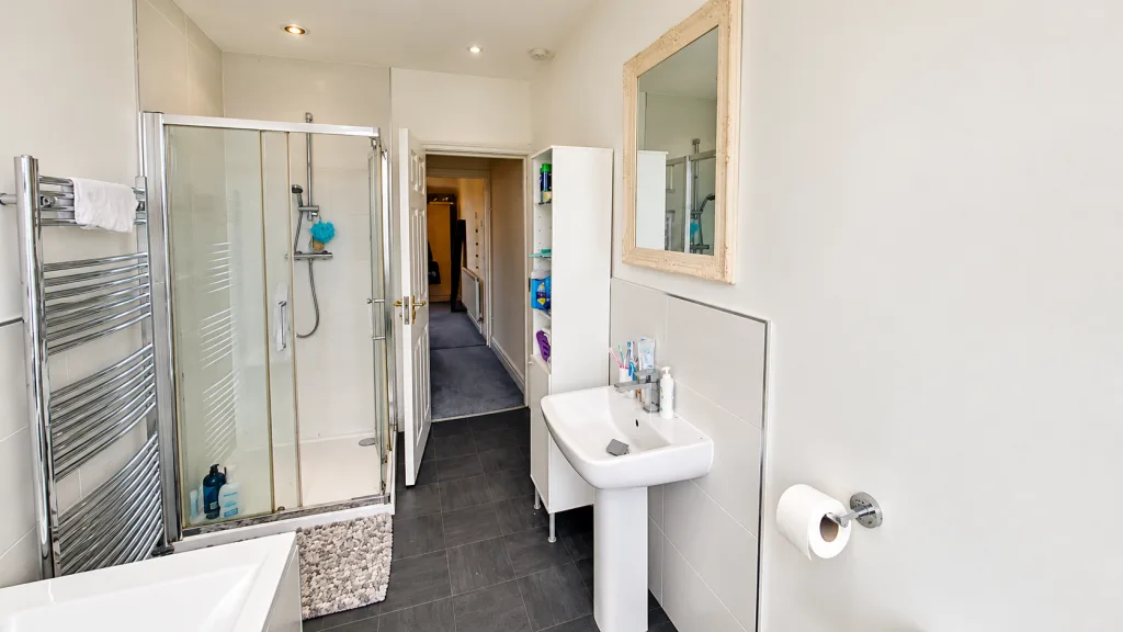 5 bedroom terraced house for rent