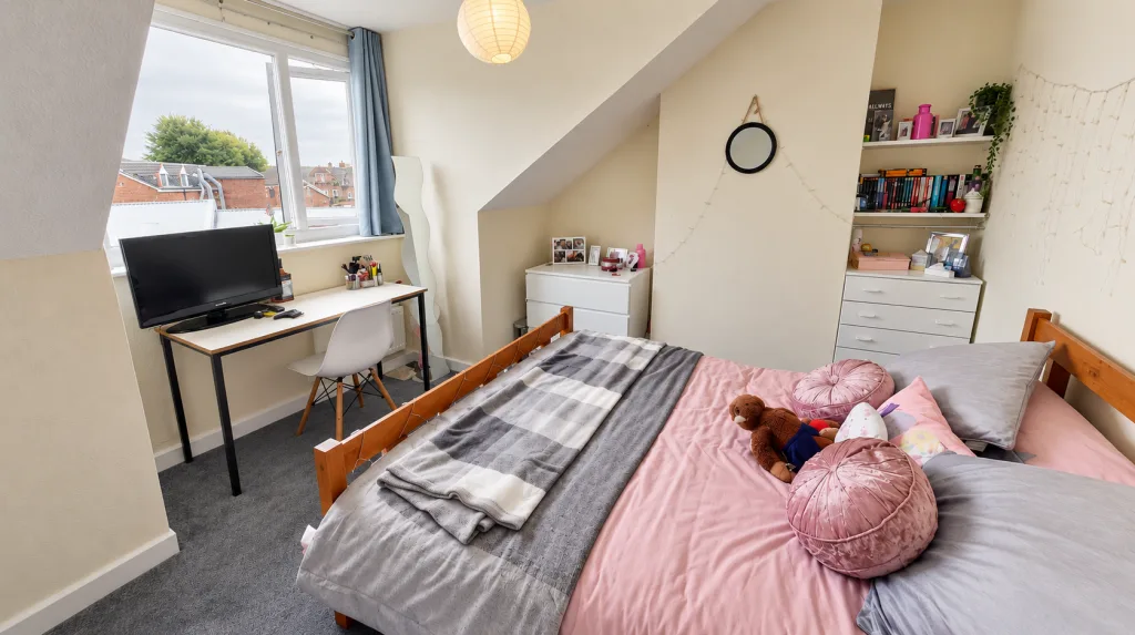 5 bedroom terraced house for rent